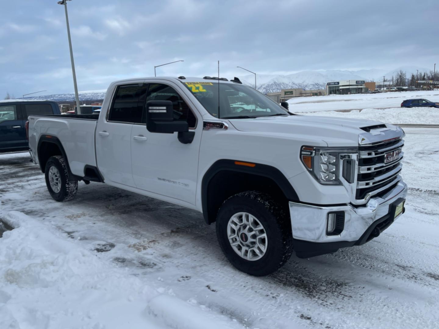 2022 White /charcoal cloth GMC Sierra 2500HD SLE (1GT59ME79NF) with an 6.6 Liter engine, 6 speed automatic transmission, located at 1960 Industrial Drive, Wasilla, 99654, (907) 274-2277, 61.573475, -149.400146 - Photo#7